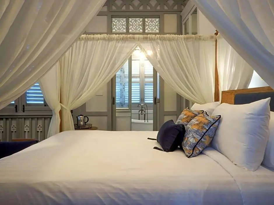 Deluxe Double room (full double bed)