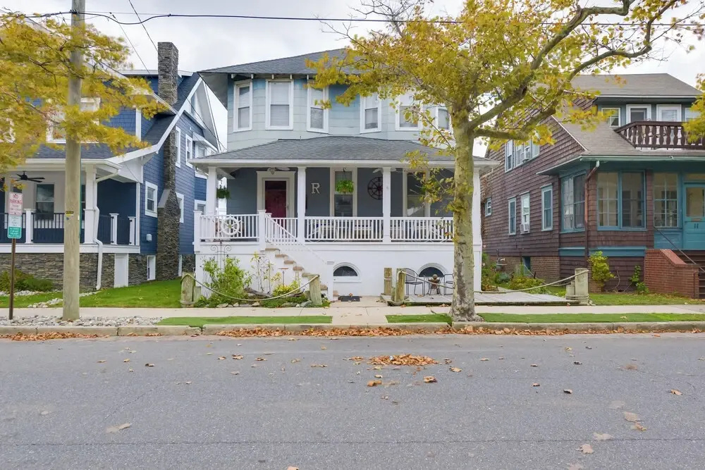Cozy Ventnor Getaway: Walk to Public Beach!