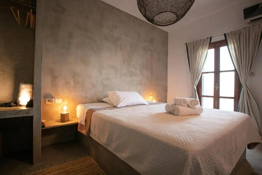 Standard Double room with balcony (full double bed)