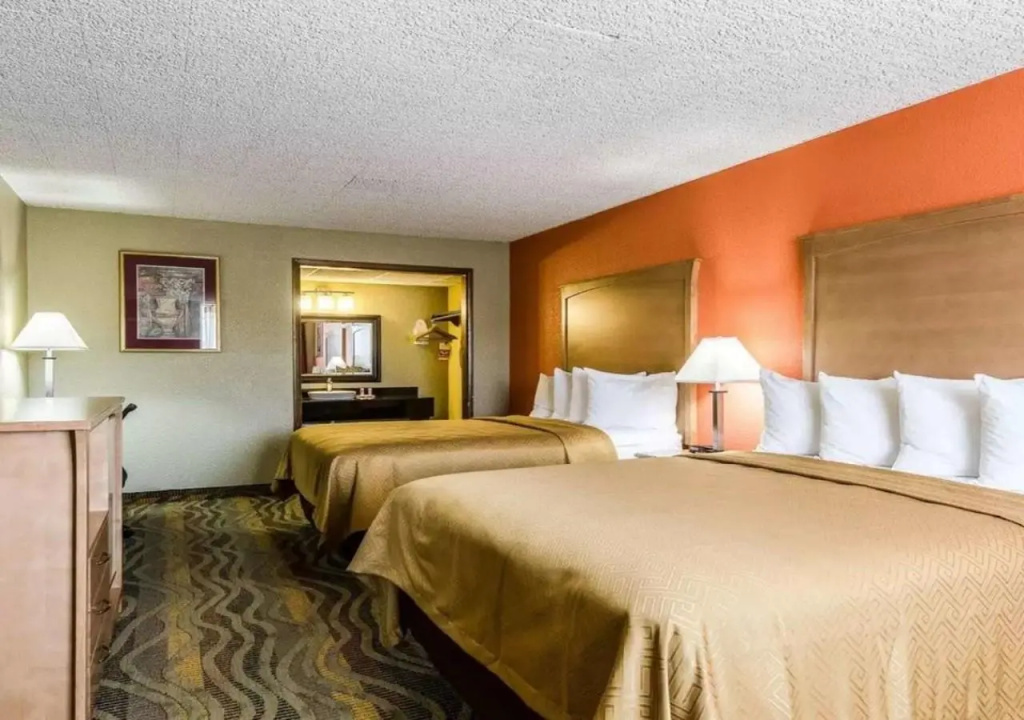 Deluxe Double room (full double bed)