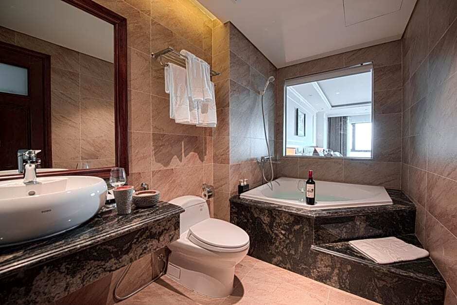 Monarque Hotel Danang