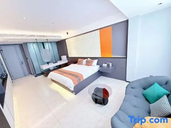 Deluxe Double room (full double bed)
