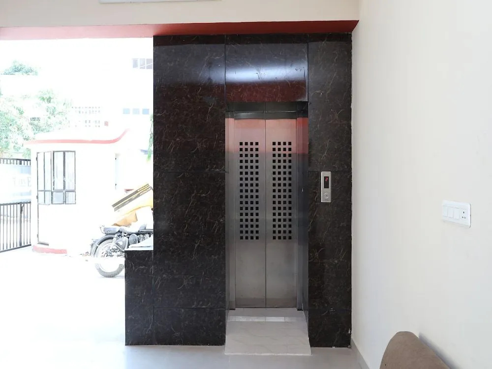 OYO 15791 Flagship Hotel Executive Hazratganj