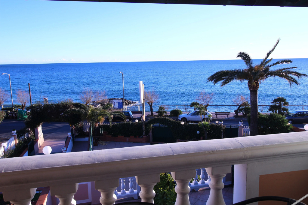 Beach & Waterfront