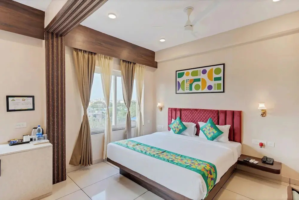 Deluxe Double room (full double bed)