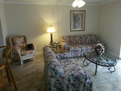 Florida Apartment — 5