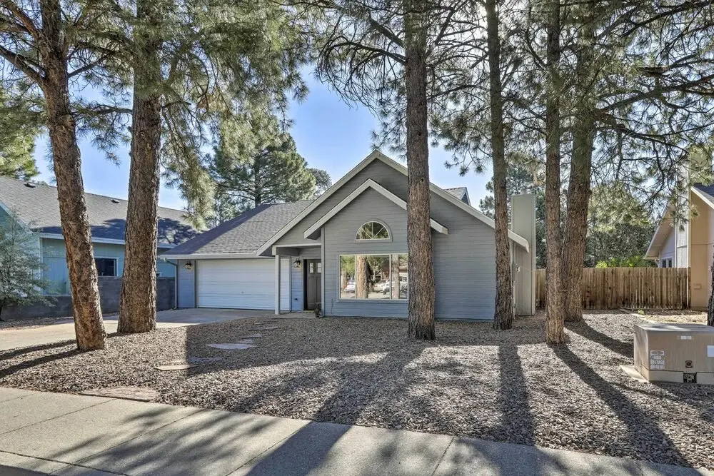 Modern Flagstaff Retreat ~ 4 Mi to Downtown!