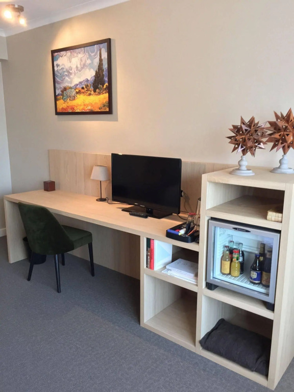 Carlton Hotel picture