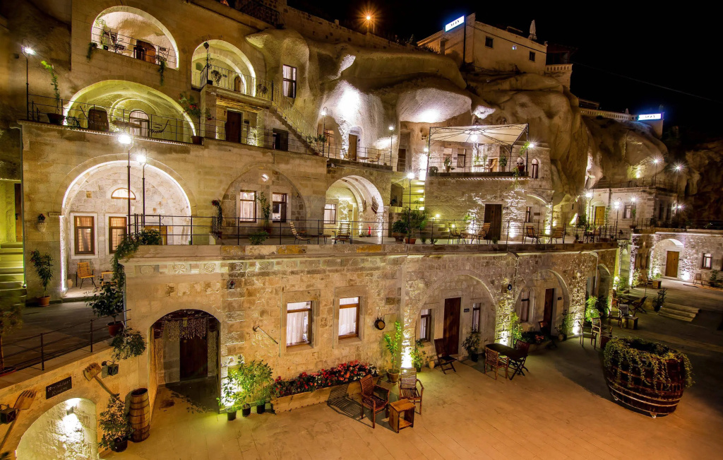 Hera Cave Suites