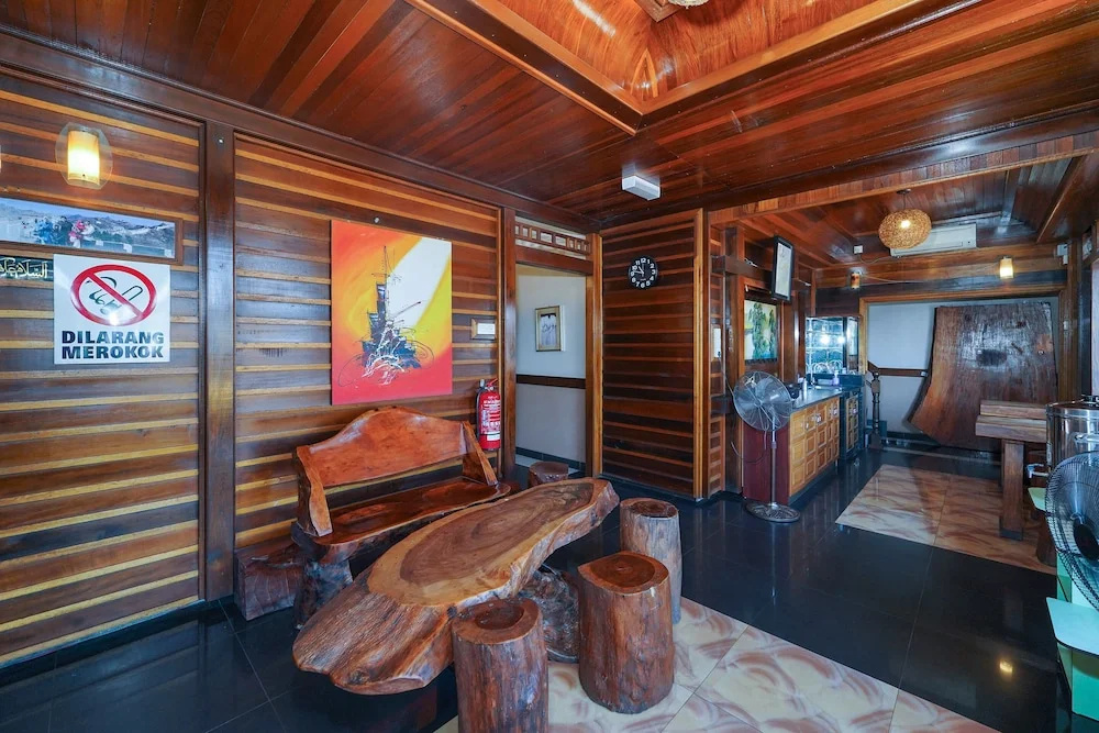 Lobby & Reception