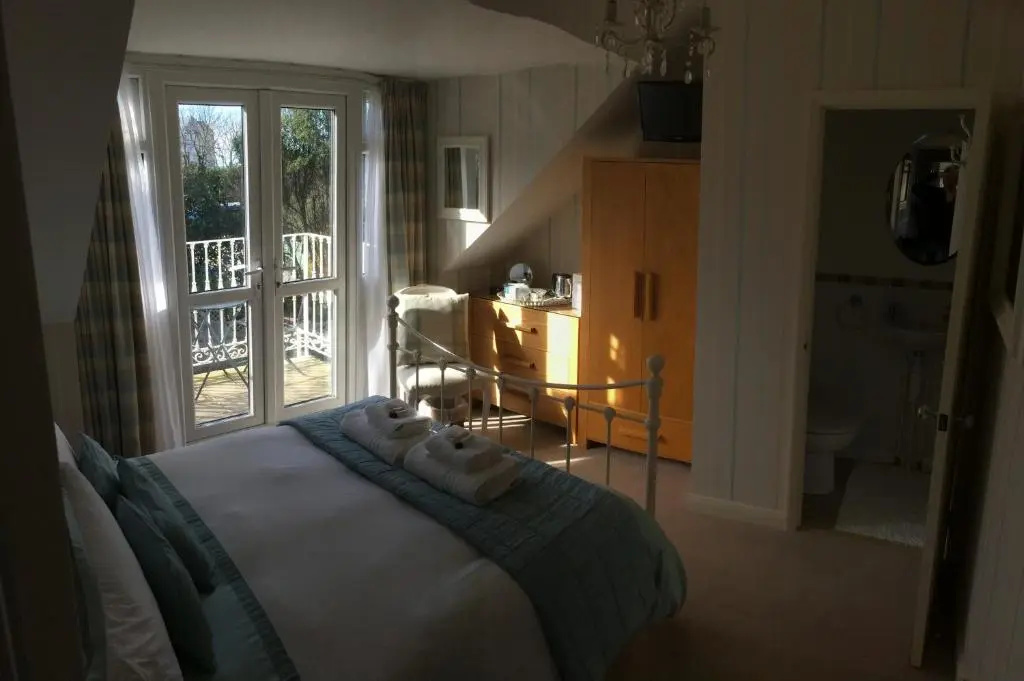 Standard Double room with balcony (full double bed)