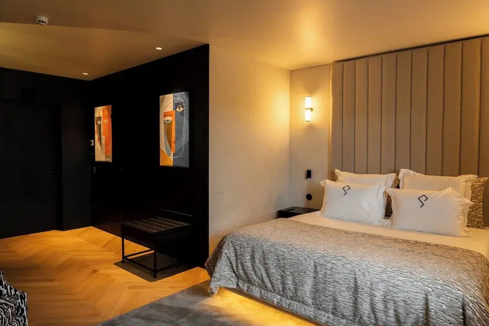 Deluxe Double room (full double bed)