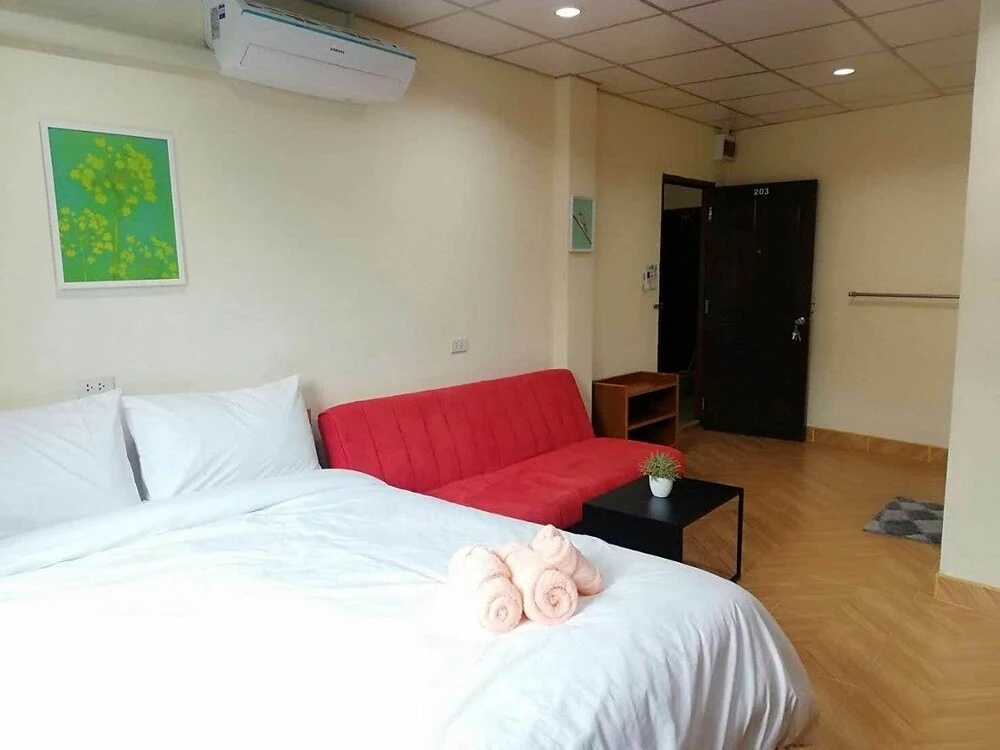 Grand Double room with balcony (full double bed)