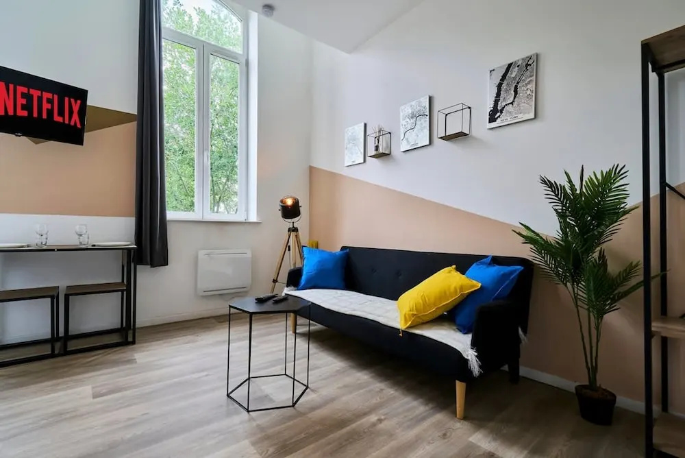 Voir la photo 1 — En d Placement 8 Wifi Gratuit