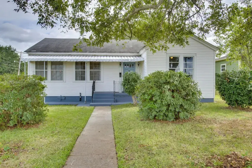 Charming Cottage w/ Mississippi River Views!