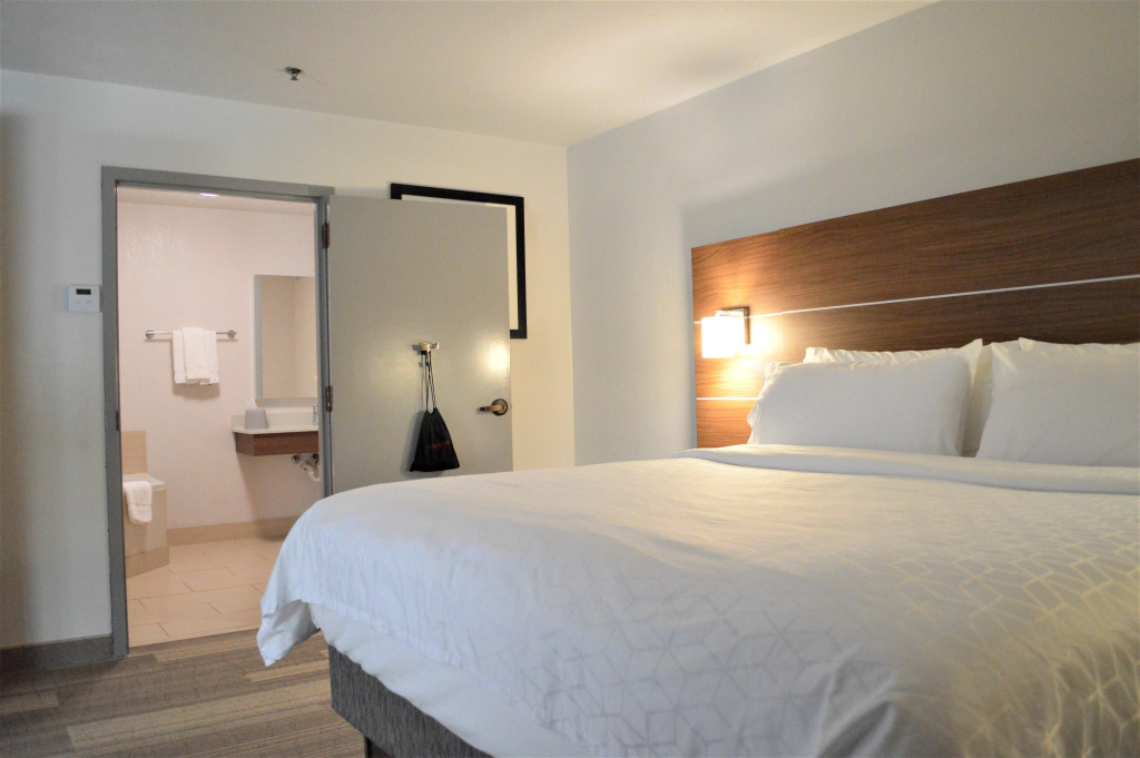 Holiday Inn Express & Suites Batesville by IHG - фото 3