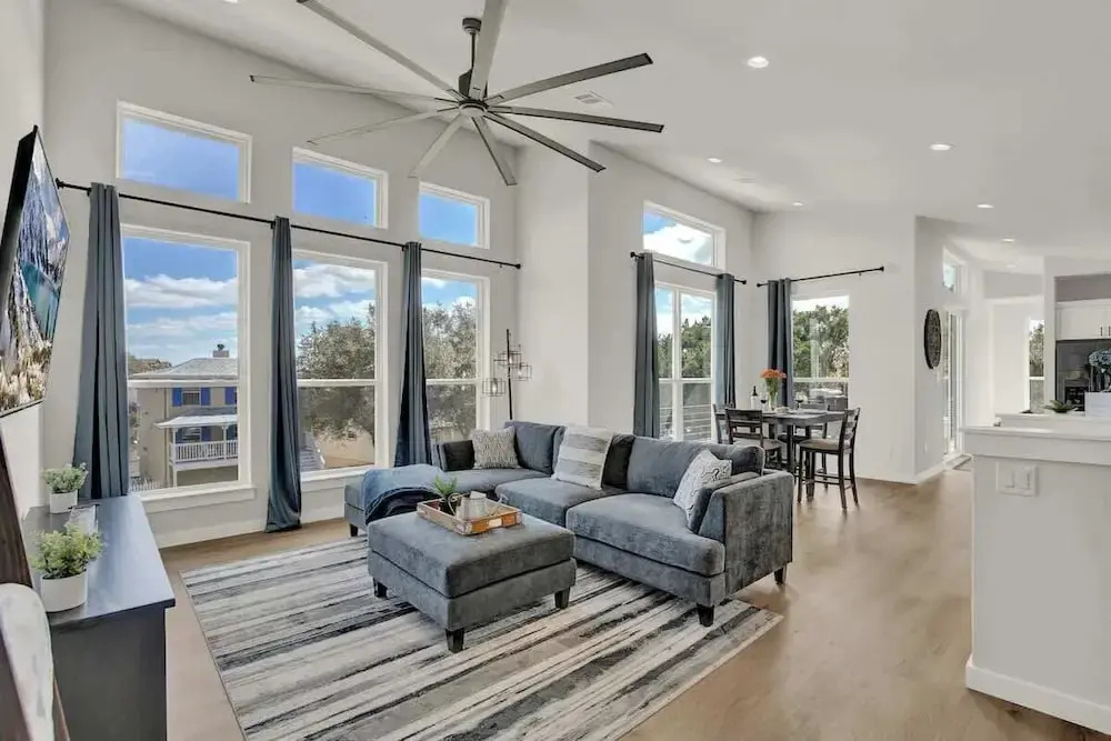 Stunning Lake Home With Pool-beach-gym-boat Access