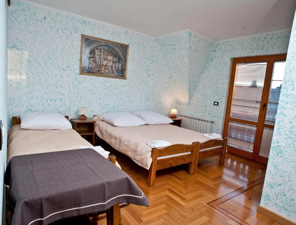 Standard Triple room with balcony