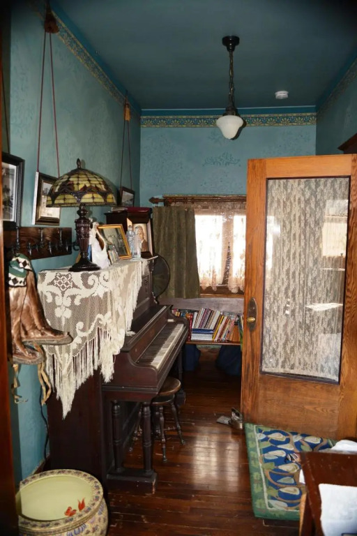 Alaska Heritage House by null