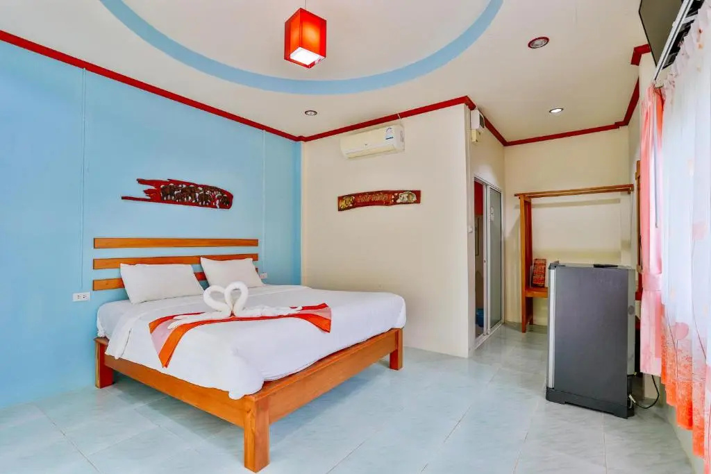 Superior room with pool view