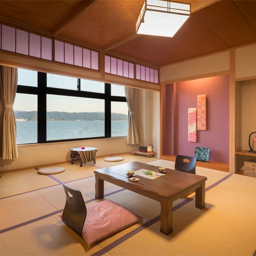 Standard room with lake view