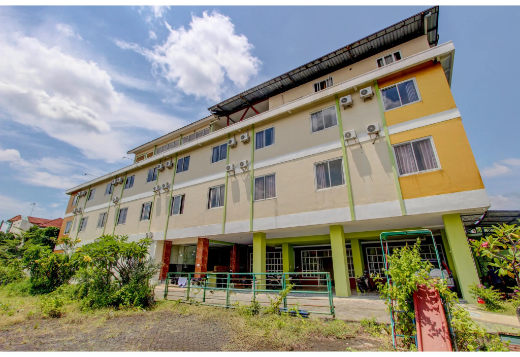 Collection O near Stadion Manahan