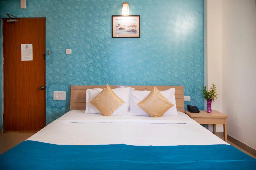 Deluxe Double room (full double bed)