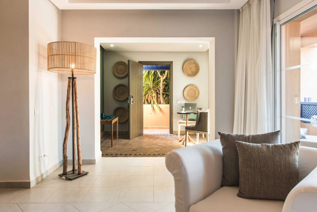 Lobby & Reception