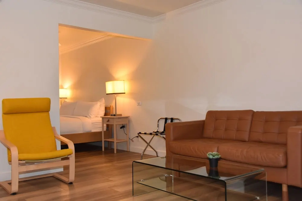 Double Basement Junior Suite (full double bed)