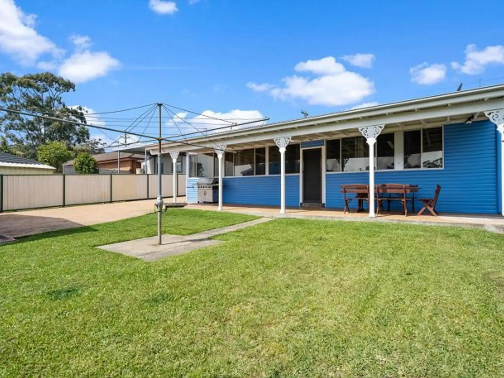 Walk to Everything In Huskisson Central Location and Sleeps 10