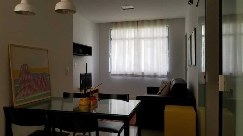 Apartamento em Copacabana - Rua Bolívar - 2 Quartos - Excelente Localização