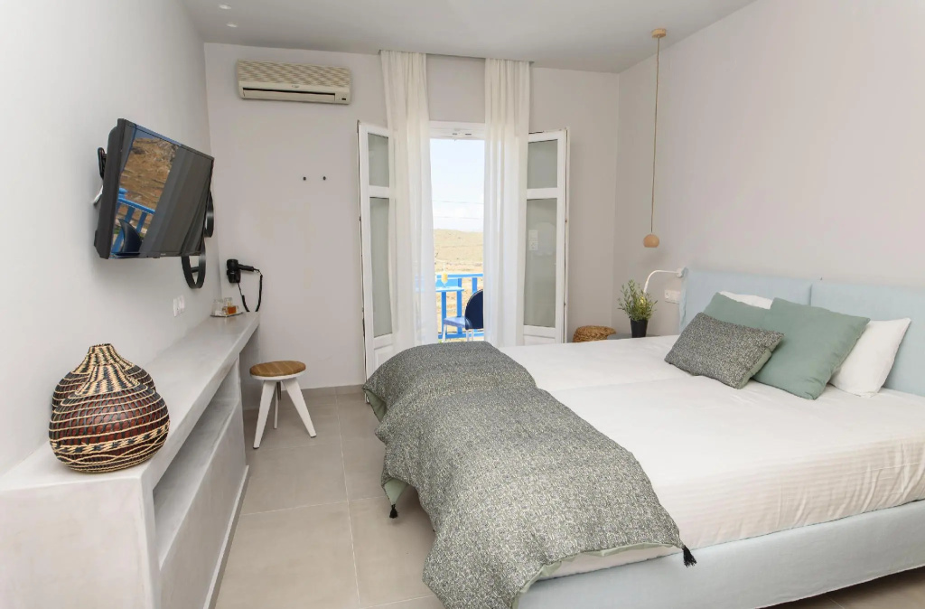 Standard Double room with balcony (full double bed)