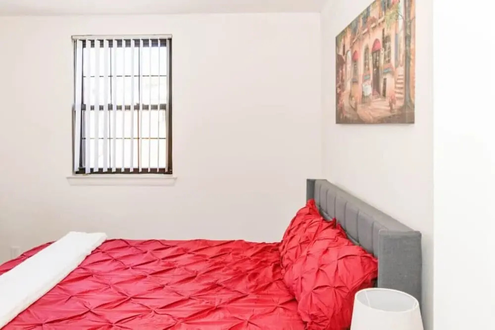610b Large One Bedroom Downtown!