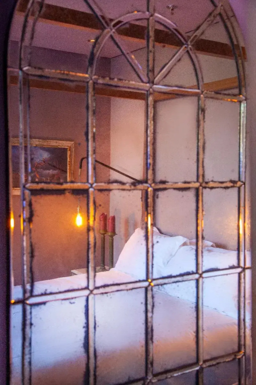The Grey Hotel - Général