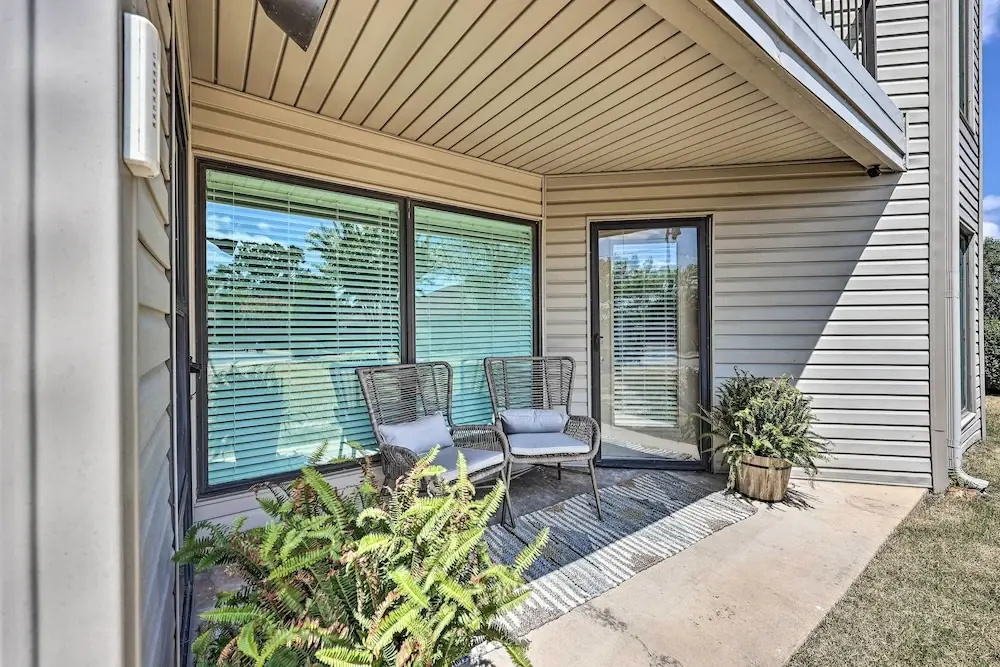 Pool & Lake Hamilton Access: Hot Springs Condo!