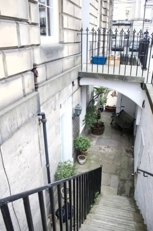 Beautiful 2 Bedroom City Centre Apartment