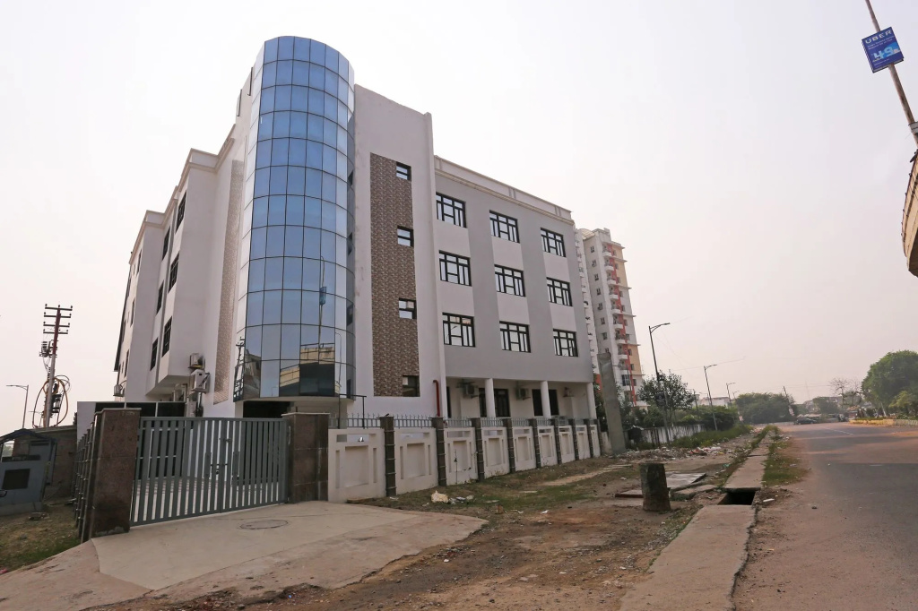 Hotel The Leaf by OYO