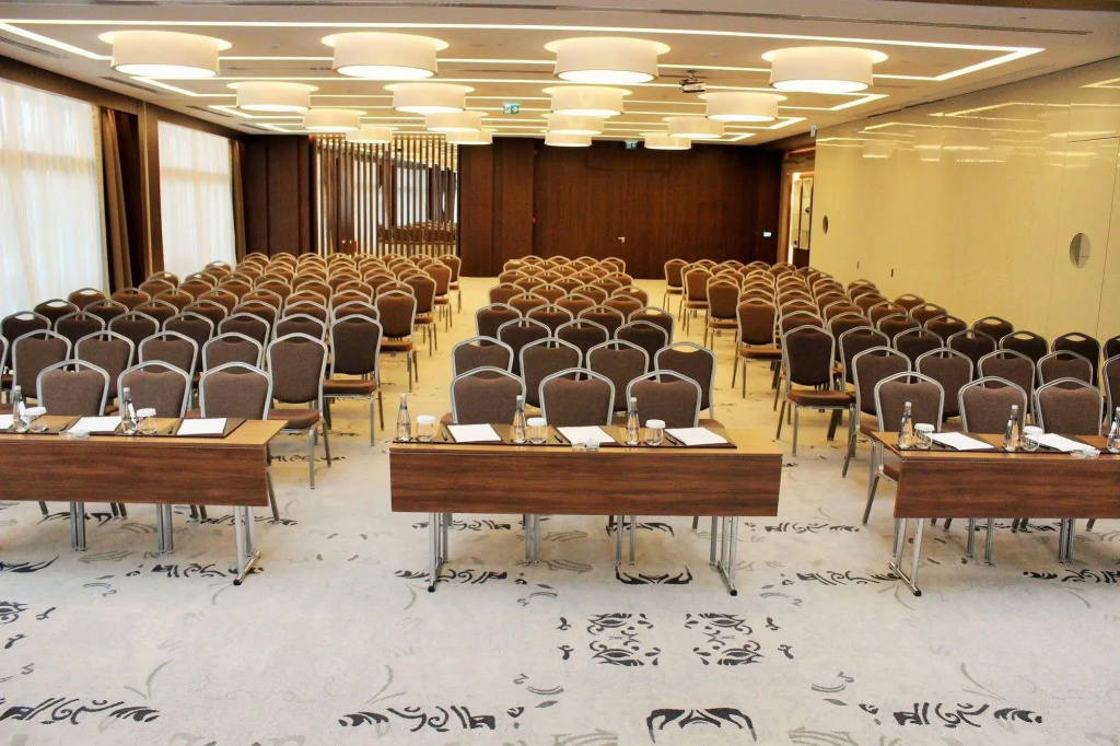Burgu Arjaan by Rotana Hotel — фото
