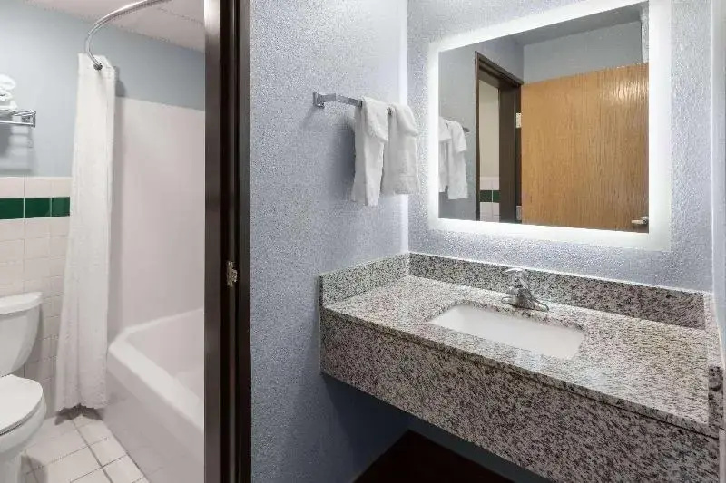 AmericInn by Wyndham Oscoda Near AuSable River - Chambres