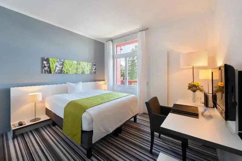 Standard Double room with balcony and with lake view (full double bed)
