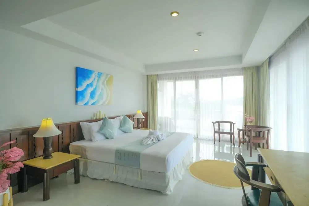 Deluxe room with balcony and with sea view