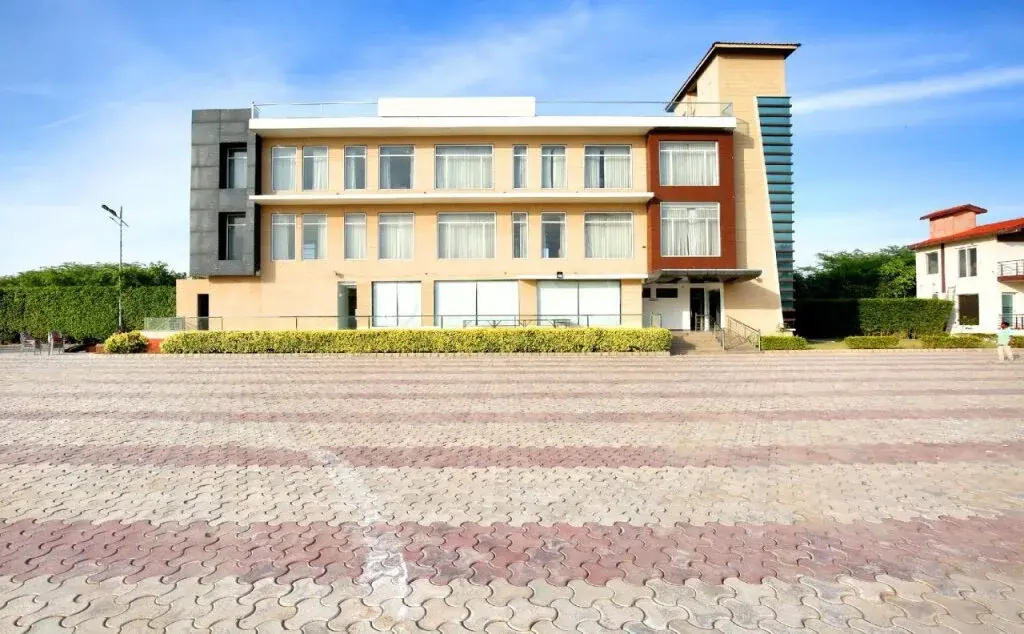 Hotel Lrc By OYO Rooms