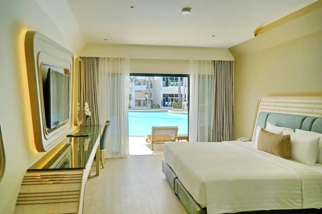 Курортный отель Amora Beach Resort Phuket — фото