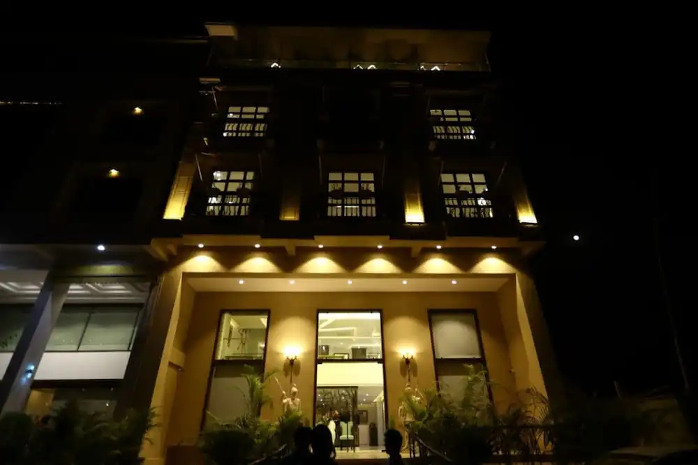 Hotel 18 Keys