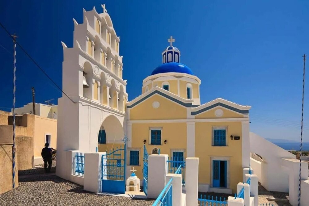 Sisyphus House in Santorini