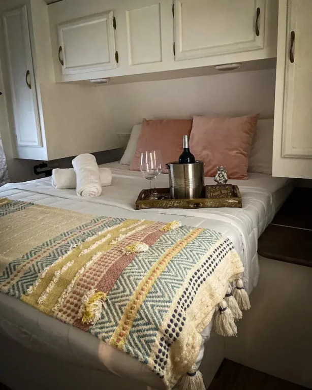 El Camper with private pool — фото 2