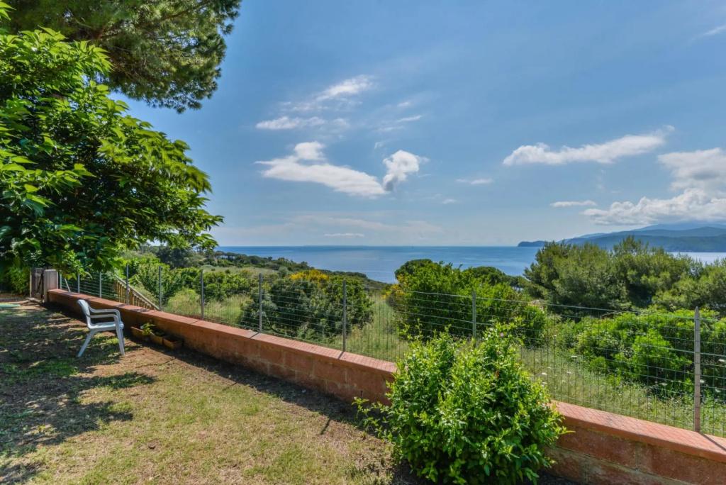 One-room apartment with sea view garden-Maia