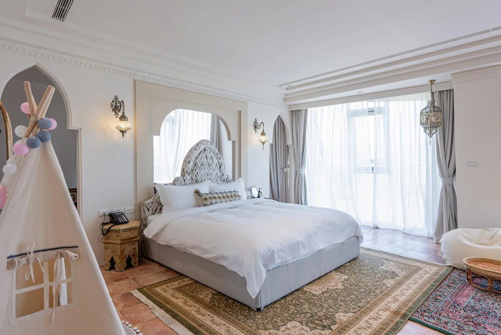Deluxe Double room (full double bed)