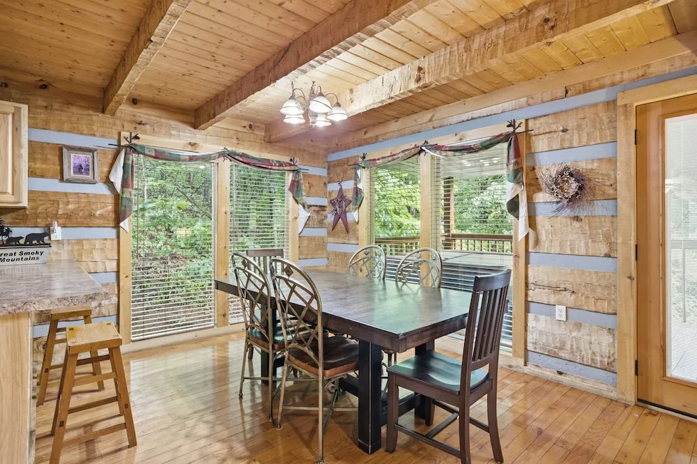 Black Bear Hideaway 2 Bedroom Home