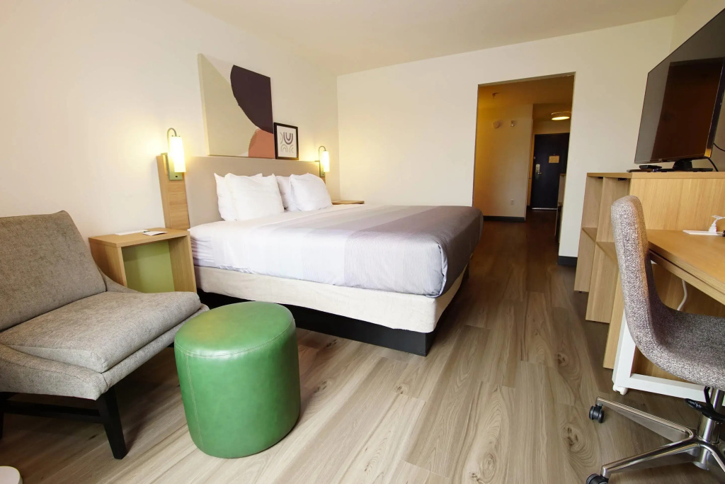 Double Suite (full double bed)